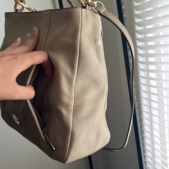**sold elsewhere** NWT Michael Kors Convertible Strap Tan Leather Shoulder Bag - Picture 5 of 17